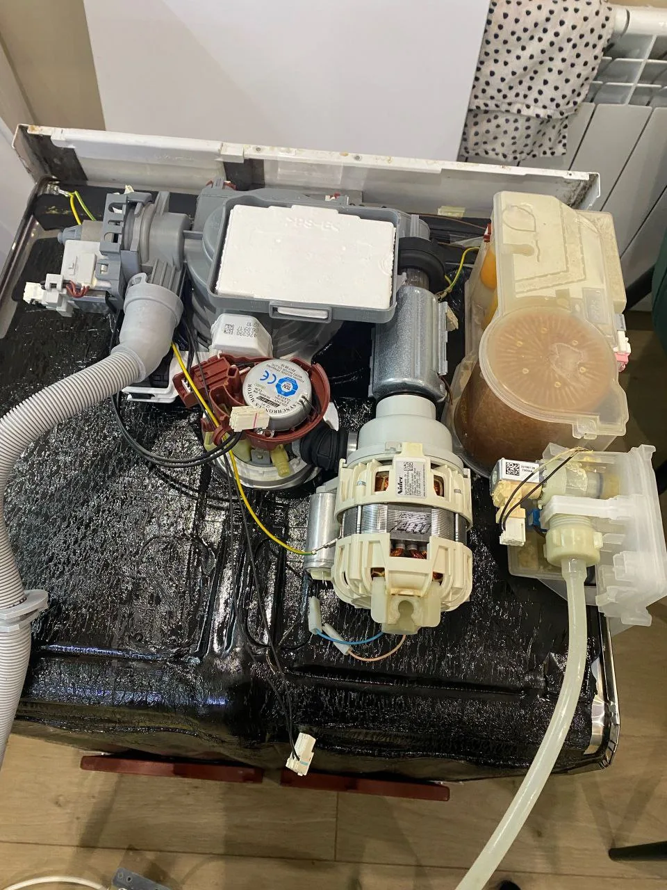 Посудомоечная машина — ремонт узлов и протечек